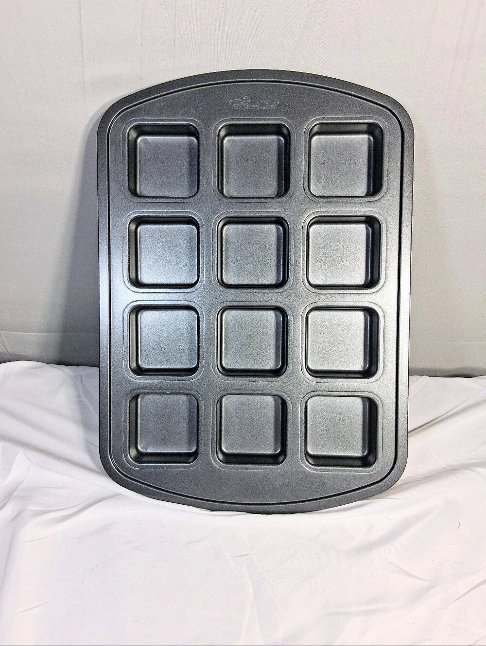 Pampered Chef Brownie 12 Square Baking Pan 16